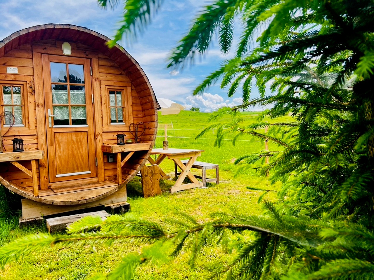 Auszeit im Holzfass - Glamping auf dem Bauernhof